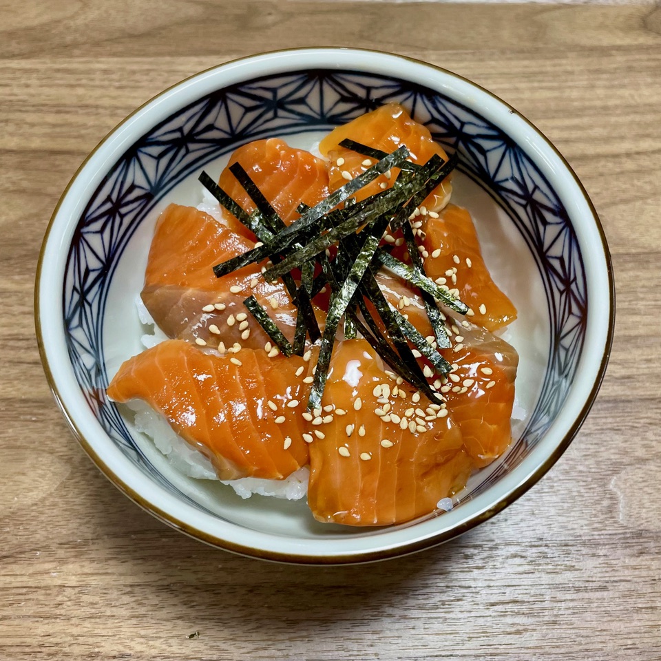 鮭の漬け丼